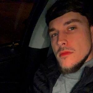 Meet your Posher, Dustin